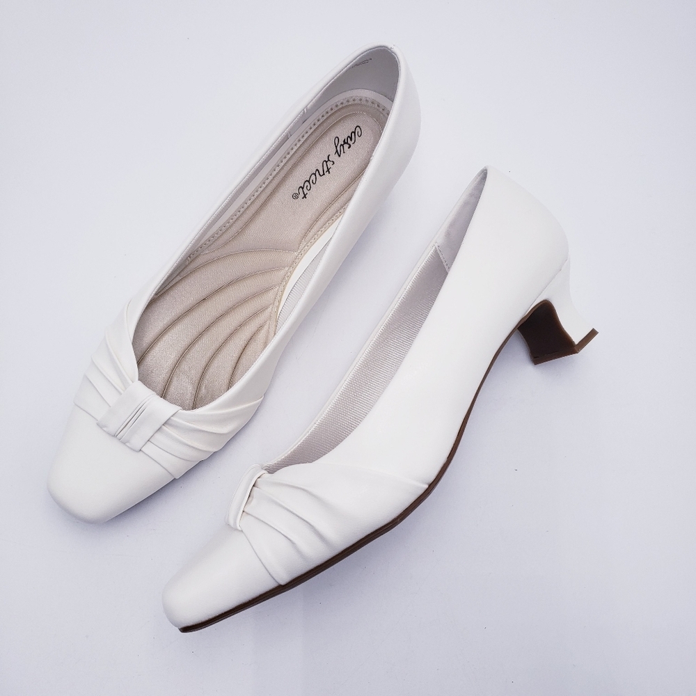 Easy Street Womens‎ Waive Kitten Heel Pumps White Satin Size 10 WIDE
